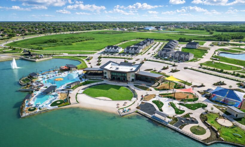 Resort-Style Amenities 